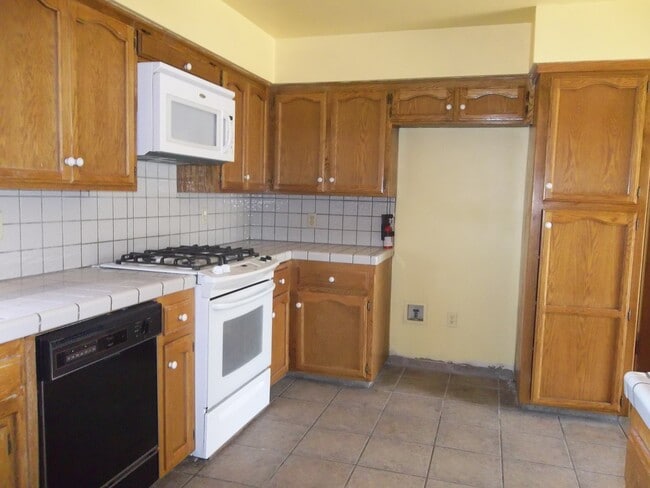 41978 Rd 72 in Dinuba, CA - Building Photo - Building Photo