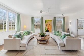 109 Quogue St in Quogue, NY - Building Photo - Building Photo