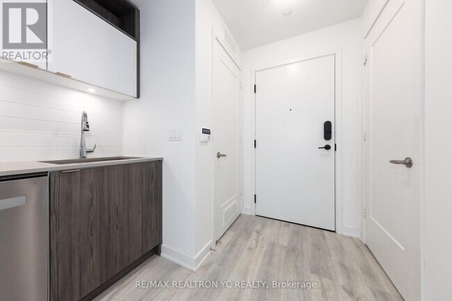 121-121 Lower Sherbourne St in Toronto, ON - Building Photo - Building Photo