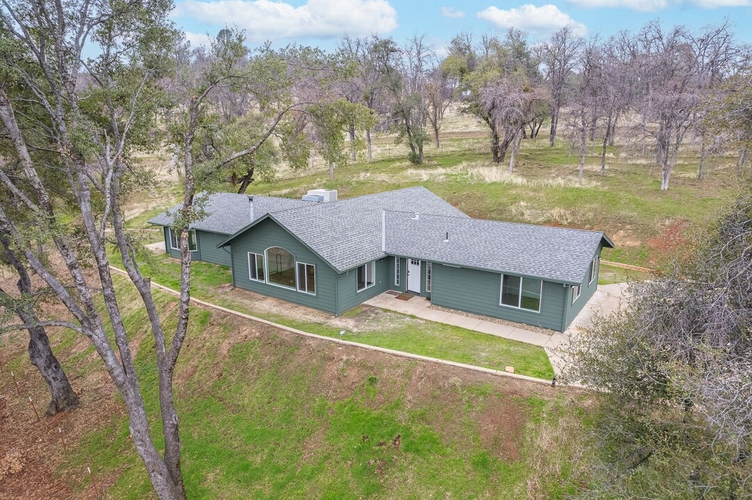 5112 Allred Rd in Mariposa, CA - Building Photo