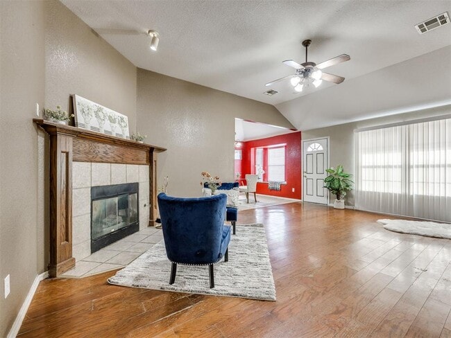 212 Cambridge Dr in Midwest City, OK - Building Photo - Building Photo