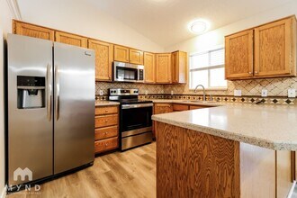 1533 1075 W in Clinton, UT - Foto de edificio - Building Photo