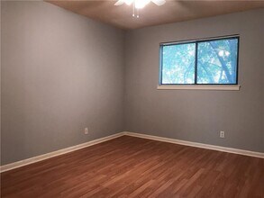 5001 Bull Creek Rd in Austin, TX - Foto de edificio - Building Photo