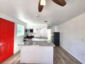 2706 Berry St in Houston, TX - Building Photo - Building Photo