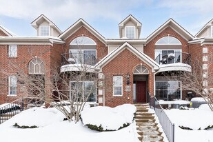 120 W Oakbrook Dr in Ann Arbor, MI - Building Photo