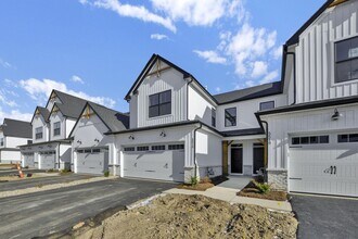 5515 Fawnsbury Ct in Powell, OH - Foto de edificio - Building Photo