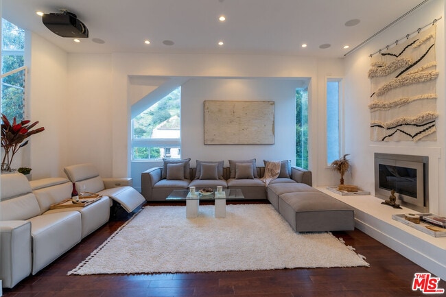 1857 N Beverly Dr in Beverly Hills, CA - Building Photo - Building Photo