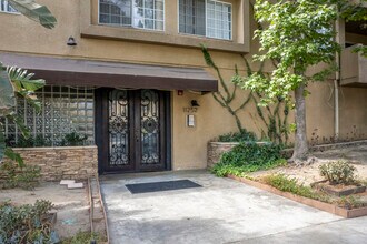 Peach Grove Apartments in North Hollywood, CA - Building Photo - Building Photo