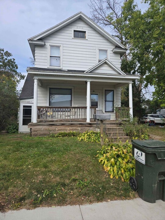 120 Broadway St-Unit -Unit B in Eau Claire, WI - Building Photo