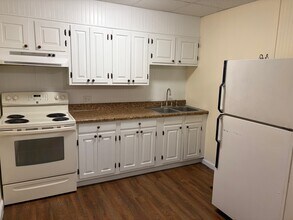 46 School St, Unit 3 in Johnson, VT - Foto de edificio - Building Photo