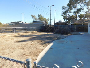 21306 Bancroft Ct in California City, CA - Building Photo - Building Photo