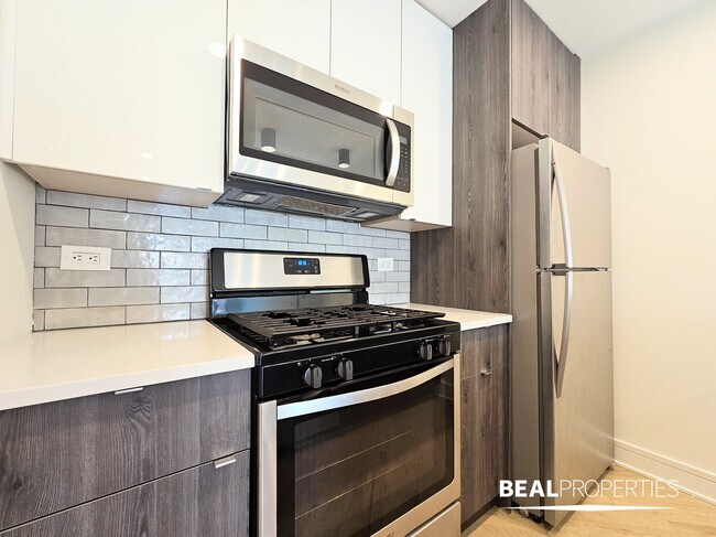property at 944 W Grace St