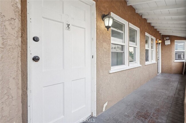122 W 110th St in Los Angeles, CA - Building Photo - Building Photo