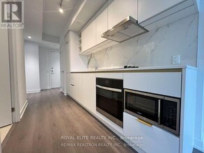 8-1108 Wellesley St W in Toronto, ON - Building Photo - Building Photo