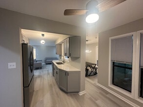 Room in Condo on Roberts Dr in Atlanta, GA - Building Photo - Building Photo