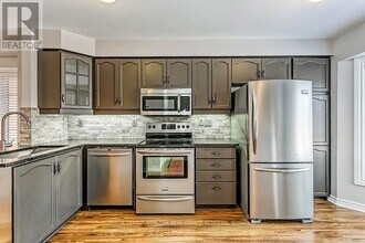 3480 Upper Middle Rd in Burlington, ON - Building Photo - Building Photo