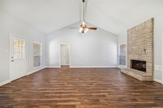 4079 Sherwood E in Houston, TX - Building Photo - Building Photo