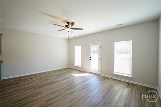 118 Exmoor Circle in Bloomingdale, GA - Building Photo - Building Photo