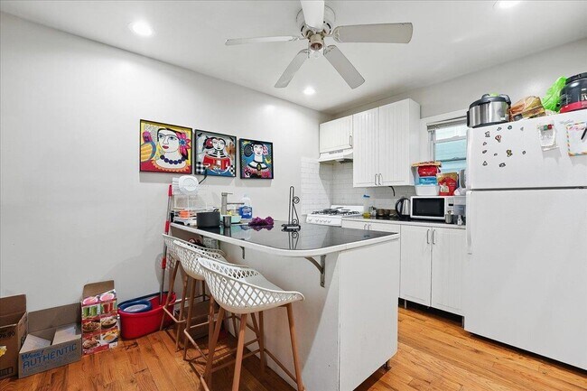 675 Summit Ave in Jersey City, NJ - Building Photo - Building Photo