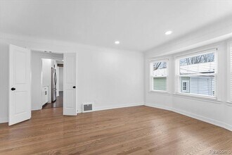 25161 Meridian Rd in Grosse Ile Township, MI - Building Photo - Building Photo