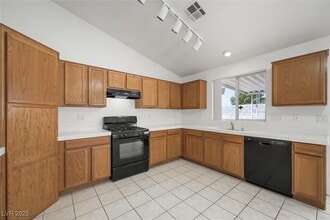 3641 Yorba Linda Dr in Las Vegas, NV - Foto de edificio - Building Photo