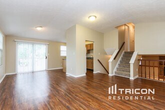 7943 Cardinal Cove W in Indianapolis, IN - Foto de edificio - Building Photo