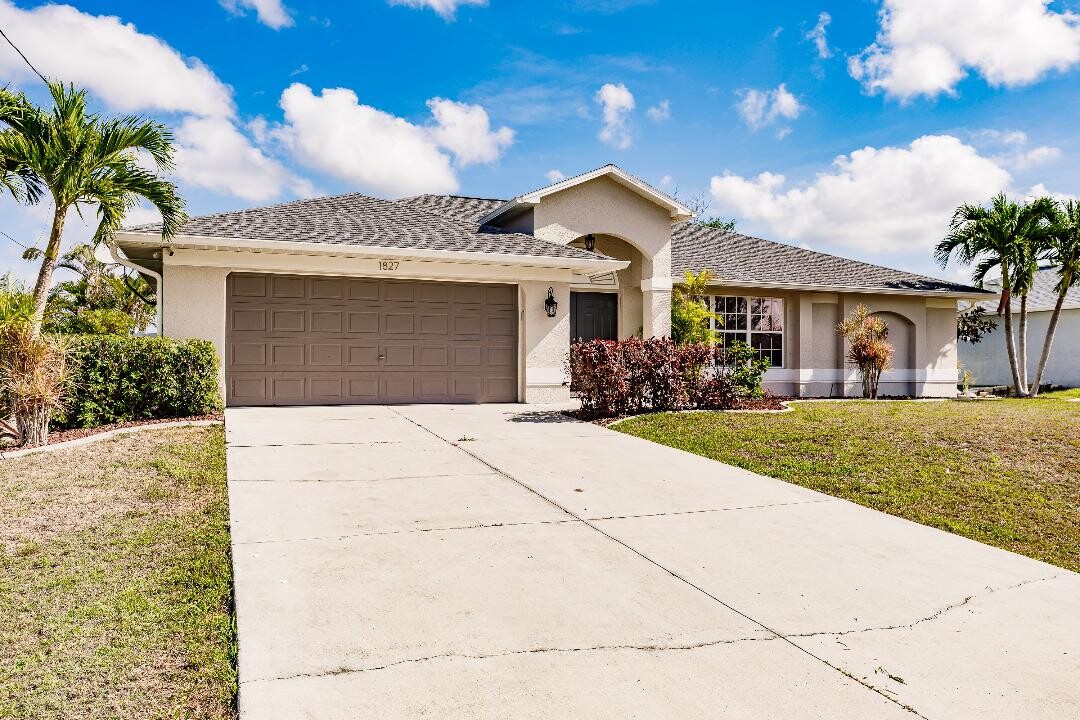 1827 NW 21st St in Cape Coral, FL - Building Photo