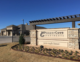 Cooper Cove Apartments in Lubbock, TX - Foto de edificio - Building Photo