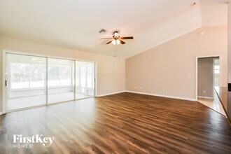 207 Shannon Ln in Lady Lake, FL - Foto de edificio - Building Photo