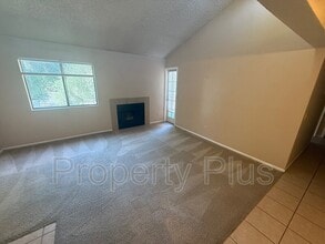 1075 E Chandler Blvd in Chandler, AZ - Building Photo - Building Photo