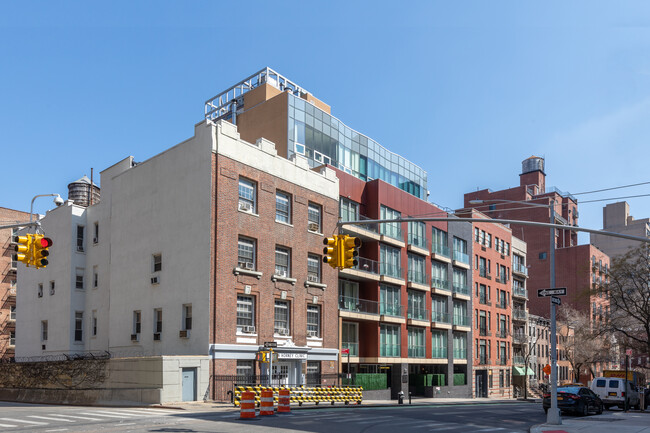 337 E 62nd St in New York, NY - Building Photo - Building Photo