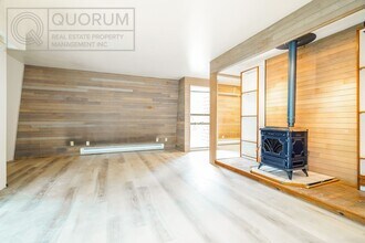 10755 Burke Ave N in Seattle, WA - Building Photo - Building Photo