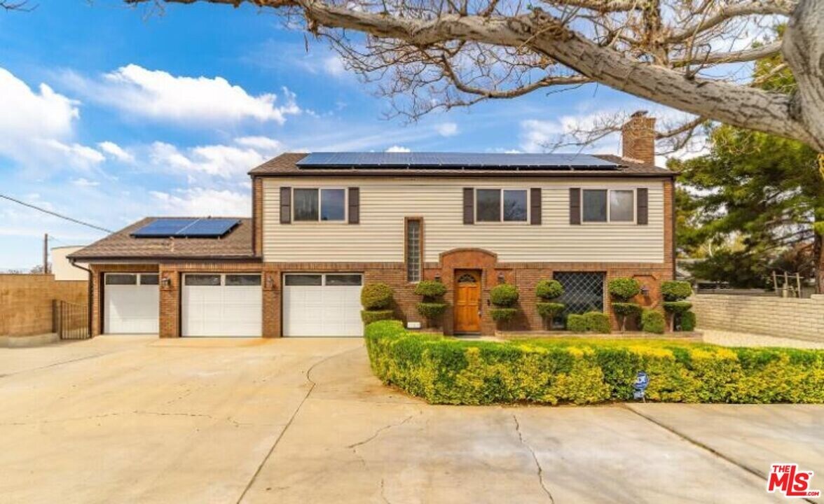 1058 W Ave K in Lancaster, CA - Building Photo
