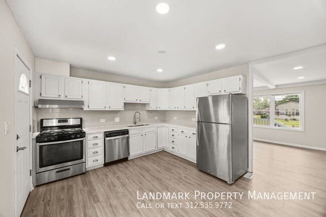645 Fenton Ave in Romeoville, IL - Building Photo - Building Photo