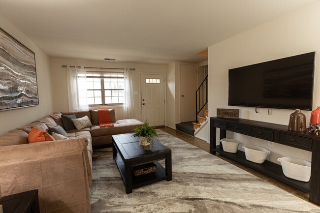 Somerset Woods Townhomes in Severn, MD - Foto de edificio - Building Photo
