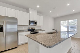 3150 Armstrong Spring Dr in Kissimmee, FL - Foto de edificio - Building Photo