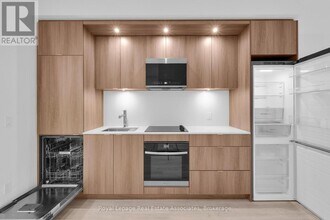 60 Central Park Roadway in Toronto, ON - Building Photo - Building Photo