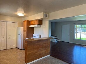 1543 Marina Ct in San Mateo, CA - Building Photo - Building Photo