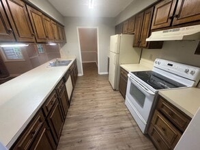 106 Northwoods Dr in Lagrange, GA - Building Photo - Building Photo