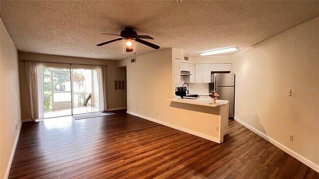 3900 Southpointe Dr in Orlando, FL - Building Photo - Building Photo