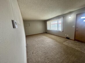 106 8th Ave NE in Mandan, ND - Building Photo - Building Photo