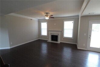 5729 Shore Isle Ct in Flowery Branch, GA - Building Photo - Building Photo