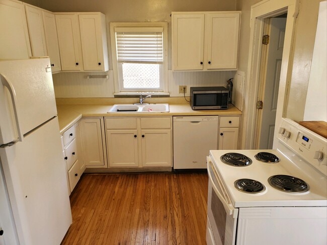 3905 Holdrege St in Lincoln, NE - Building Photo - Building Photo