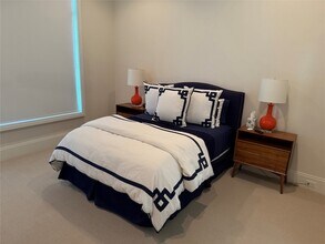 11 Edge Hill Dr in Dallas, TX - Foto de edificio - Building Photo