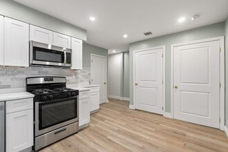 8 1/2 Intervale St in Quincy, MA - Building Photo - Building Photo