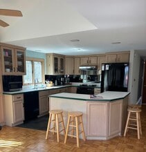56 Captain Thomas Rd in Ogunquit, ME - Building Photo - Building Photo