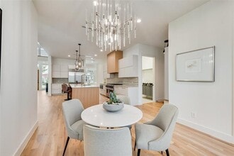 6411 Royal Ln in Dallas, TX - Building Photo - Building Photo