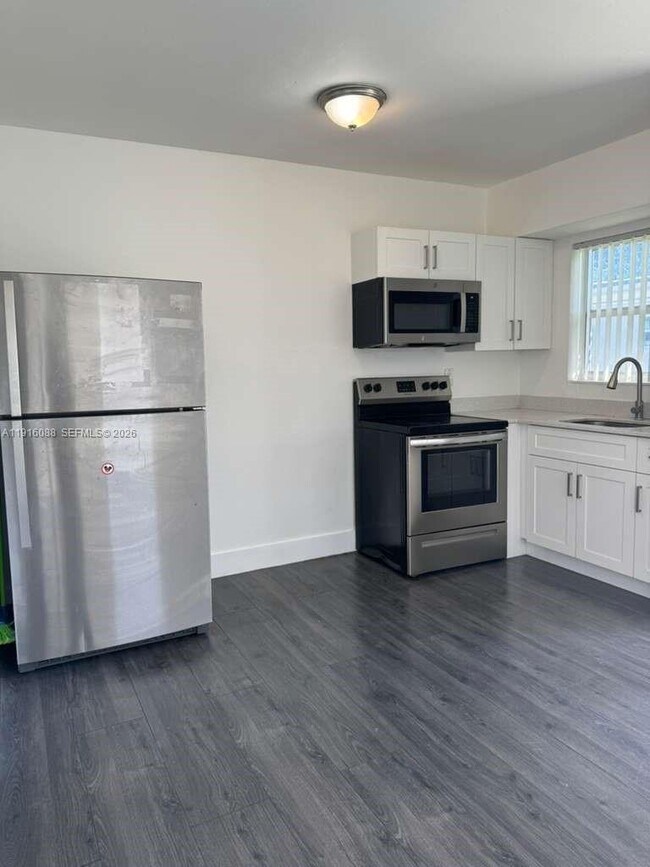 2150 NW 24th St in Miami, FL - Building Photo - Building Photo