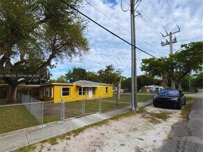 14215 NE 9th Ave in North Miami, FL - Building Photo - Building Photo