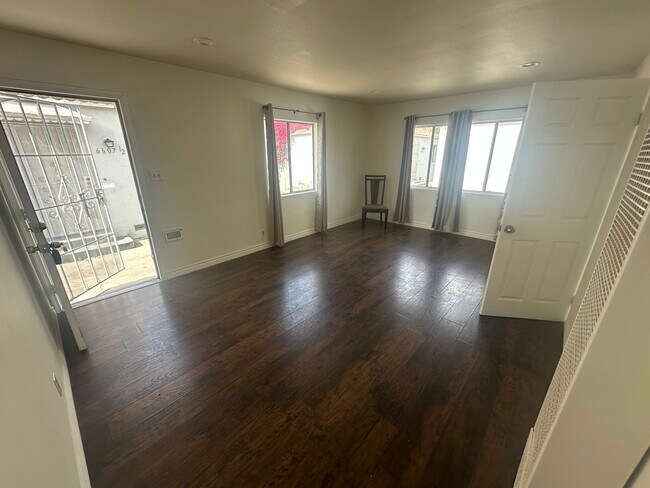 6611 1/2 Brynhurst Ave, Unit 6611 in Los Angeles, CA - Building Photo - Building Photo